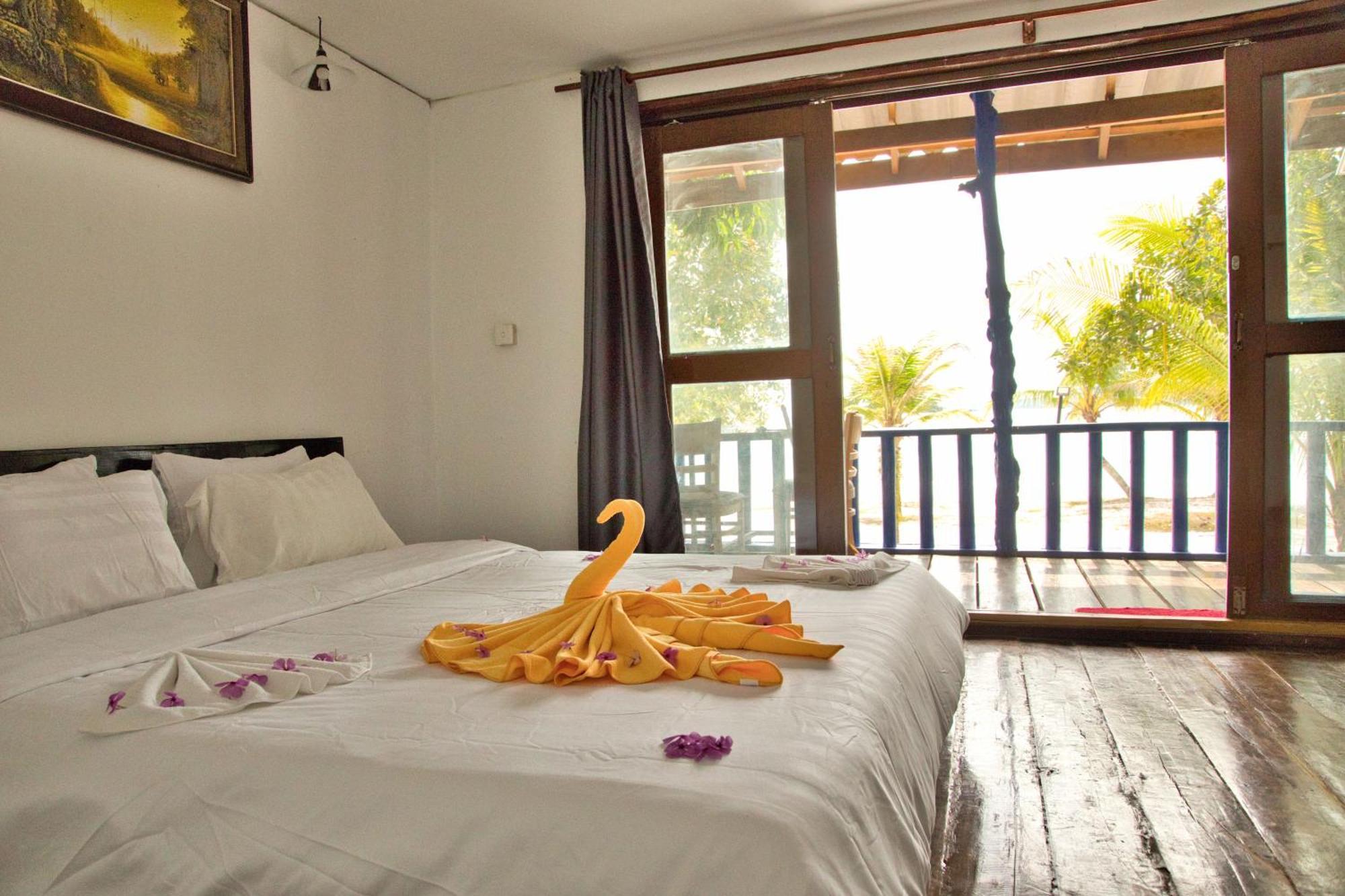 Koh Rong Beach Hostel And Bungalows Kaoh Touch エクステリア 写真