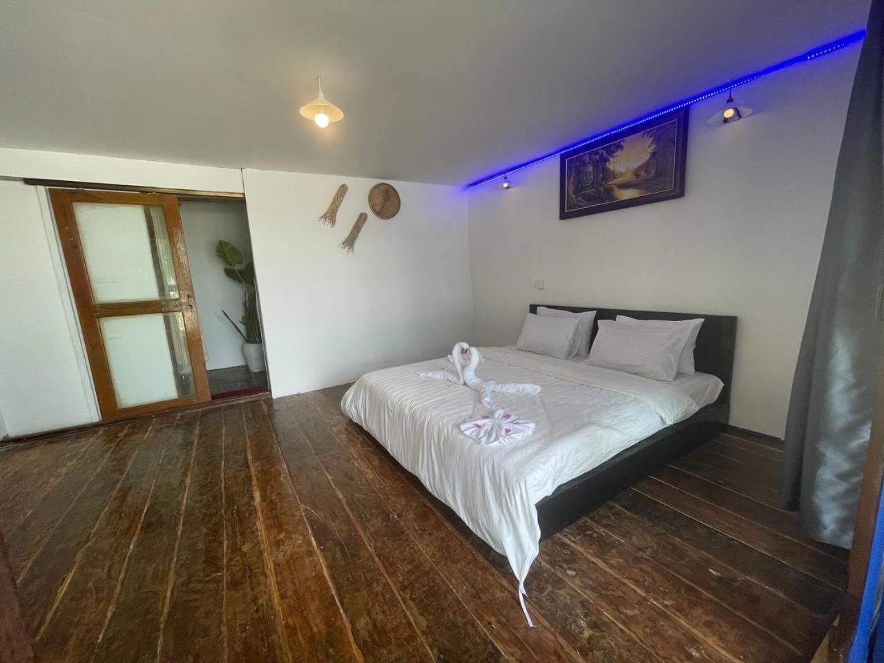 Koh Rong Beach Hostel And Bungalows Kaoh Touch エクステリア 写真
