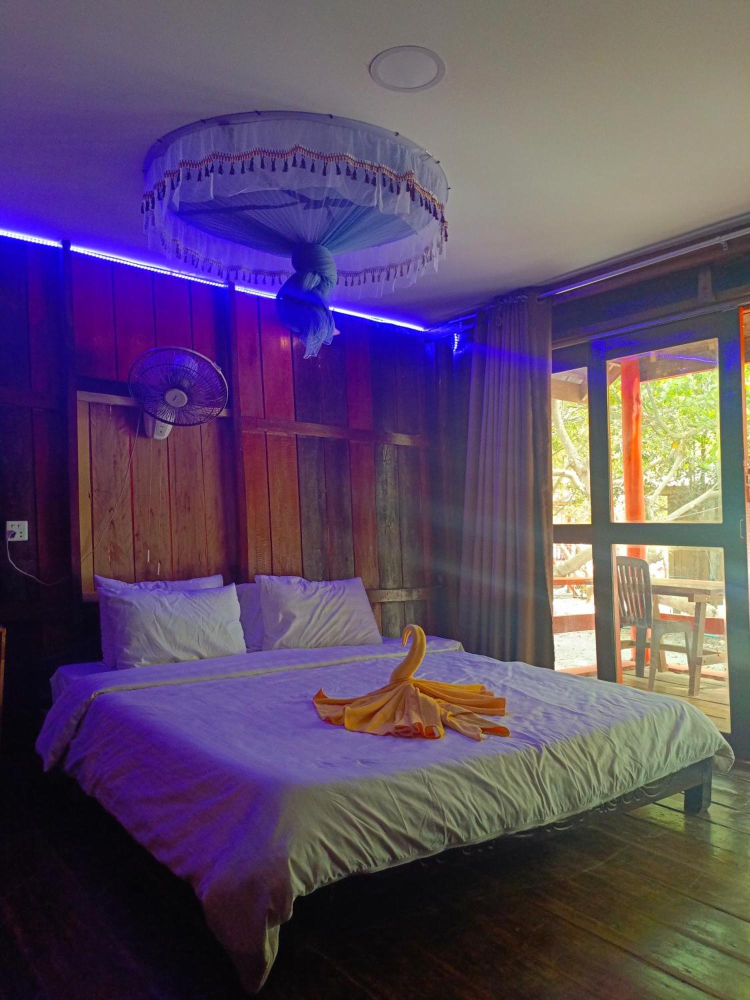 Koh Rong Beach Hostel And Bungalows Kaoh Touch エクステリア 写真